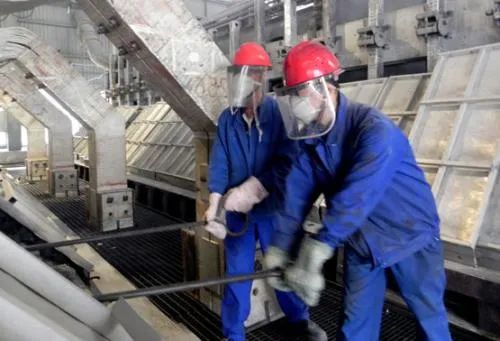技术|大型铝电解槽角极长的成因与应对措施