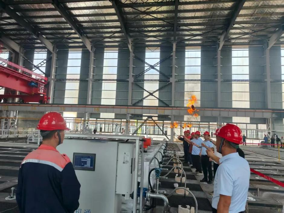 【热度】双碳行动再落子！40万吨技改项目敞开式阳极焙烧炉成功点火